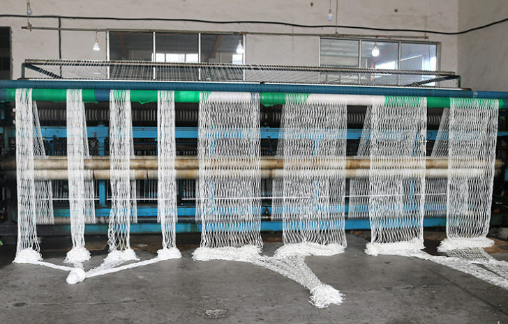 High-tensile strength protective mesh